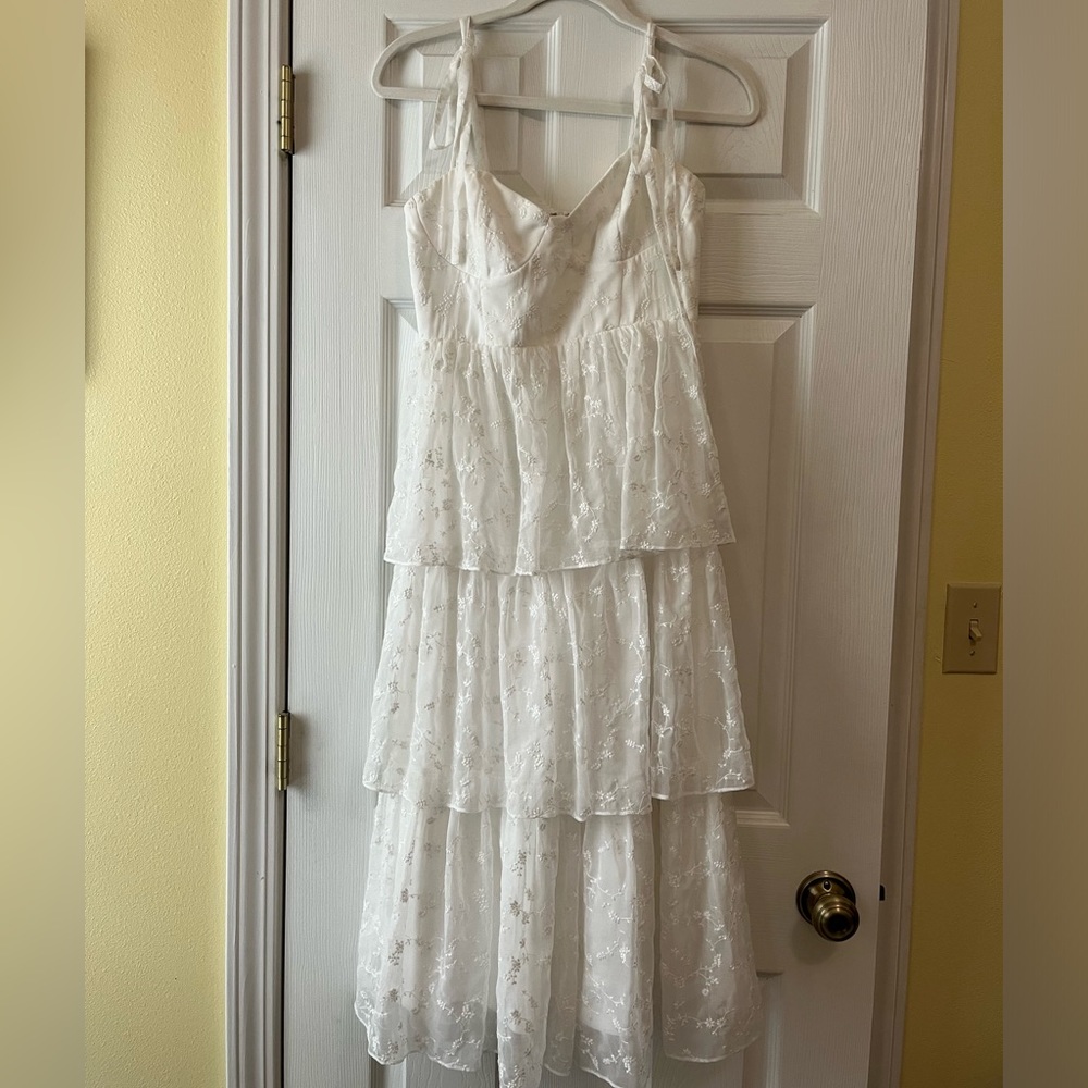 Lulu’s White Floral Jacquard Tiered Dress